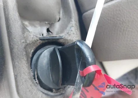 2005 Lincoln Town Car Signature Limited из США, поврежденный, VIN 1LNHM82W15Y610162